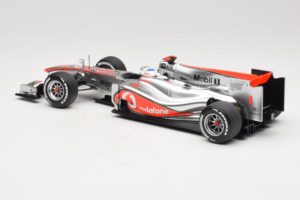 McLaren MP4-25 Mercedes #1 J. Button Vodafone McLaren Showcar F1 2010 Minichamps 1:18 530101801 Métal Moulé — image 5 sur 7