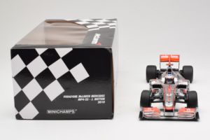 McLaren MP4-25 Mercedes #1 J. Button Vodafone McLaren Showcar F1 2010 Minichamps 1:18 530101801 Métal Moulé — image 7 sur 7