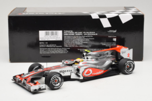 McLaren MP4-25 Mercedes #2 L. Hamilton Vodafone McLaren F1 2010 Minichamps 1:18 530101802 Métal Moulé — image 6 sur 7