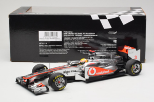 McLaren MP4-26 Mercedes #3 L. Hamilton Vodafone McLaren F1 2011 Minichamps 1:18 530111803 Métal Moulé — image 6 sur 7