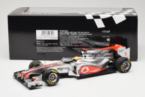 McLaren MP4-26 Mercedes #3 L. Hamilton Vodafone McLaren Showcar F1 2011 Minichamps 1:18 530111873 Métal Moulé — image 6 sur 7