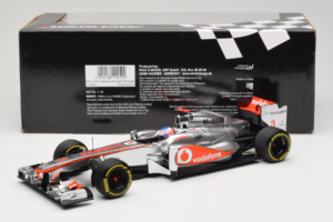 McLaren MP4-27 Mercedes #3 J. Button Vodafone McLaren Showcar F1 2012 Minichamps 1:18 530121873 Métal Moulé — image 6 sur 7