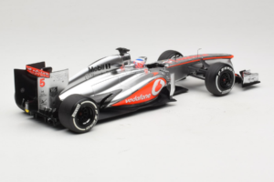 McLaren MP4-28 Mercedes #5 J. Button Vodafone McLaren F1 2013 Minichamps 1:18 530131805 Métal Moulé — image 2 sur 7