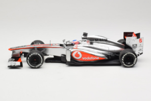 McLaren MP4-28 Mercedes #5 J. Button Vodafone McLaren F1 2013 Minichamps 1:18 530131805 Métal Moulé — image 3 sur 7