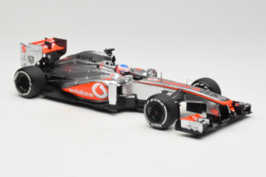 McLaren MP4-28 Mercedes #5 J. Button Vodafone McLaren F1 2013 Minichamps 1:18 530131805 Métal Moulé — image 4 sur 7