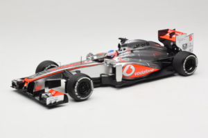 McLaren MP4-28 Mercedes #5 J. Button Vodafone McLaren F1 2013 Minichamps 1:18 530131805 Métal Moulé