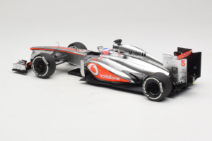 McLaren MP4-28 Mercedes #5 J. Button Vodafone McLaren F1 2013 Minichamps 1:18 530131805 Métal Moulé — image 5 sur 7