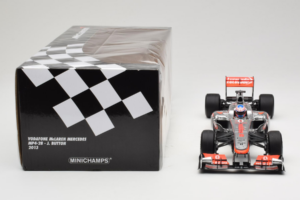 McLaren MP4-28 Mercedes #5 J. Button Vodafone McLaren F1 2013 Minichamps 1:18 530131805 Métal Moulé — image 7 sur 7