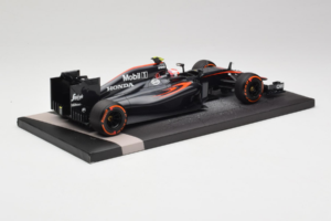 McLaren MP4-30 Honda #22 J. Button McLaren Honda F1 Team Spanish Grand Prix 2015 Minichamps 1:18 537151122 Métal Moulé — image 3 sur 7