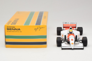 McLaren MP4/8 Ford #8 A. Senna Marlboro McLaren 1993 Minichamps 1:18 540931808 Métal Moulé — image 6 sur 7