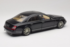 Maybach 57S Noir AUTOart 1:18 76156 Métal Moulé — image 3 sur 7