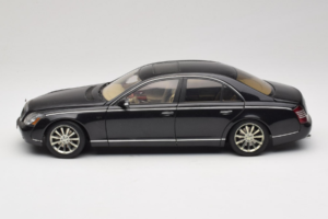 Maybach 57S Noir AUTOart 1:18 76156 Métal Moulé — image 4 sur 7