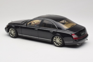Maybach 57S Noir AUTOart 1:18 76156 Métal Moulé — image 6 sur 7