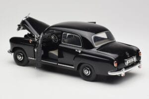 Mercedes 180 W120 Ponton Noir Revell 1:18 08973 Métal Moulé — image 5 sur 8