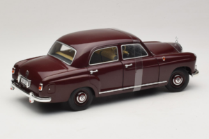 Mercedes 180 Ponton Rouge Foncé Revell 1:18 08876 Métal Moulé — image 2 sur 6
