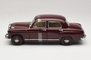Mercedes 180 Ponton Rouge Foncé Revell 1:18 08876 Métal Moulé — image 3 sur 6