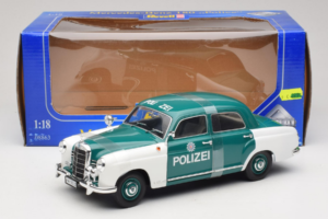 Mercedes 180 Ponton Polizei Revell 1:18 08863 Métal Moulé — image 6 sur 6