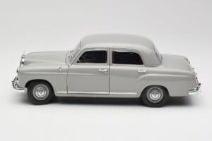 Mercedes 180 W120 Ponton Graphite Grey Revell 1:18 08974 Métal Moulé — image 4 sur 8
