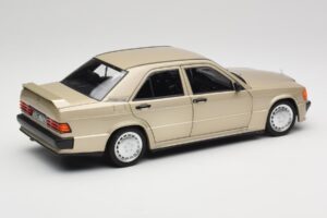 Mercedes 190E W201 2.3-16 Smoke Silver Metallic Norev 1:18 183831 Métal Moulé — image 3 sur 8