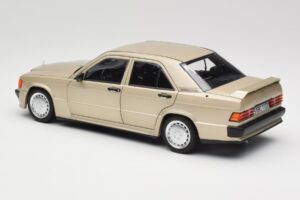 Mercedes 190E W201 2.3-16 Smoke Silver Metallic Norev 1:18 183831 Métal Moulé — image 7 sur 8