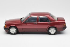 Mercedes 190E W201 2.0 Rouge Dealer Edition AUTOart 1:18 B66040383 Métal Moulé — image 4 sur 8