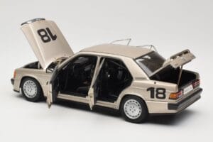 Mercedes 190E 2.3-16 W201 #1 N. Lauda Race of Champions Nurburgring 1984 AUTOart 1:18 88431 Métal Moulé — image 5 sur 8