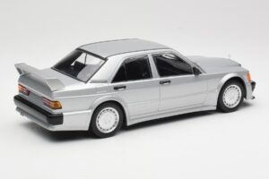 Mercedes 190E 2.5-16 EVO 1 W201 Argent Minichamps 1:18 155036001 Métal Moulé — image 2 sur 6