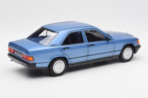 Mercedes 190E W201 Diamond Bleu Édition Concessionnaire Norev 1:18 B66040661 Métal Moulé — image 3 sur 8