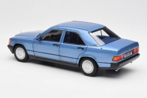 Mercedes 190E W201 Diamond Bleu Édition Concessionnaire Norev 1:18 B66040661 Métal Moulé — image 7 sur 8