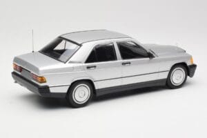 Mercedes 190E W201 Argent Minichamps 1:18 155037004 Métal Moulé — image 2 sur 6