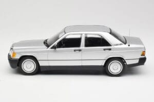 Mercedes 190E W201 Argent Minichamps 1:18 155037004 Métal Moulé — image 3 sur 6