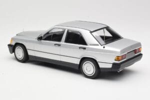 Mercedes 190E W201 Argent Minichamps 1:18 155037004 Métal Moulé — image 5 sur 6