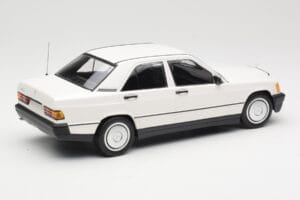 Mercedes 190E W201 Blanc Minichamps 1:18 155037002 Métal Moulé — image 2 sur 6
