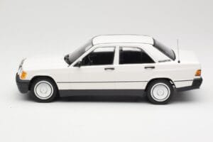 Mercedes 190E W201 Blanc Minichamps 1:18 155037002 Métal Moulé — image 3 sur 6