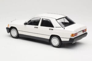Mercedes 190E W201 Blanc Minichamps 1:18 155037002 Métal Moulé — image 5 sur 6