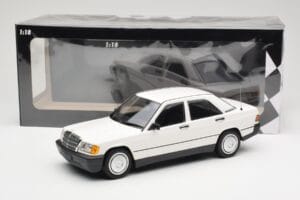 Mercedes 190E W201 Blanc Minichamps 1:18 155037002 Métal Moulé — image 6 sur 6