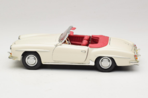 Mercedes 190SL Blanc Maisto 1:18 50274 Métal Moulé — image 4 sur 8