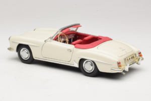 Mercedes 190SL Blanc Maisto 1:18 50274 Métal Moulé — image 7 sur 8