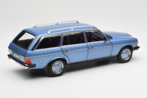 Mercedes 200 S123 T-Model Diamond Bleu Édition Concessionnaire Norev 1:18 B66040671 Métal Moulé — image 3 sur 8