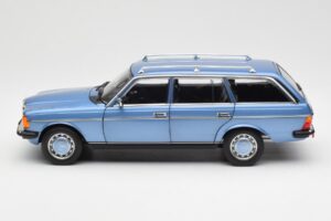 Mercedes 200 S123 T-Model Diamond Bleu Édition Concessionnaire Norev 1:18 B66040671 Métal Moulé — image 4 sur 8