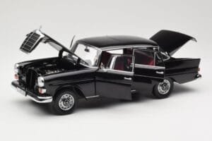 Mercedes 200 W110 Noir Norev 1:18 183574 Métal Moulé — image 2 sur 8