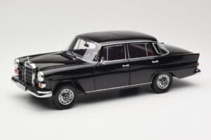 Mercedes 200 W110 Noir Norev 1:18 183574 Métal Moulé