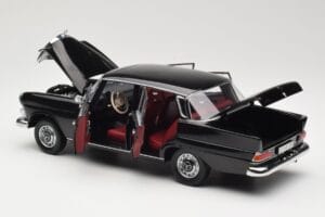 Mercedes 200 W110 Noir Norev 1:18 183574 Métal Moulé — image 5 sur 8