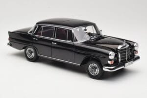 Mercedes 200 W110 Noir Norev 1:18 183574 Métal Moulé — image 6 sur 8