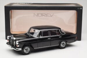 Mercedes 200 W110 Noir Norev 1:18 183574 Métal Moulé — image 8 sur 8