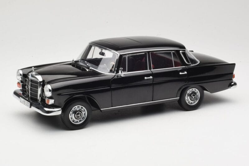 Mercedes 200 W110 Noir Norev 1:18 183574 Métal Moulé