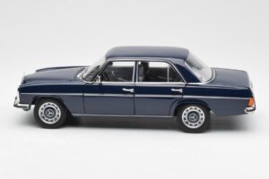 Mercedes 200 W114 Midnight Bleu Édition Concessionnaire Norev 1:18 B66040694 Métal Moulé — image 4 sur 8