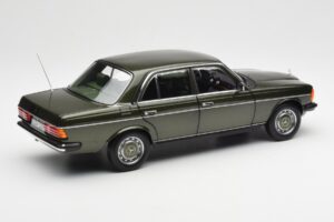 Mercedes 200 W123 Cypress Vert Métallique Édition Concessionnaire Norev 1:18 B66040654 Métal Moulé — image 3 sur 8