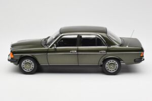 Mercedes 200 W123 Cypress Vert Métallique Édition Concessionnaire Norev 1:18 B66040654 Métal Moulé — image 4 sur 8
