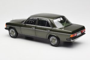Mercedes 200 W123 Cypress Vert Métallique Édition Concessionnaire Norev 1:18 B66040654 Métal Moulé — image 7 sur 8